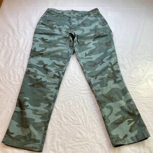 Gap Camo Women's Khaki Pants Size 6